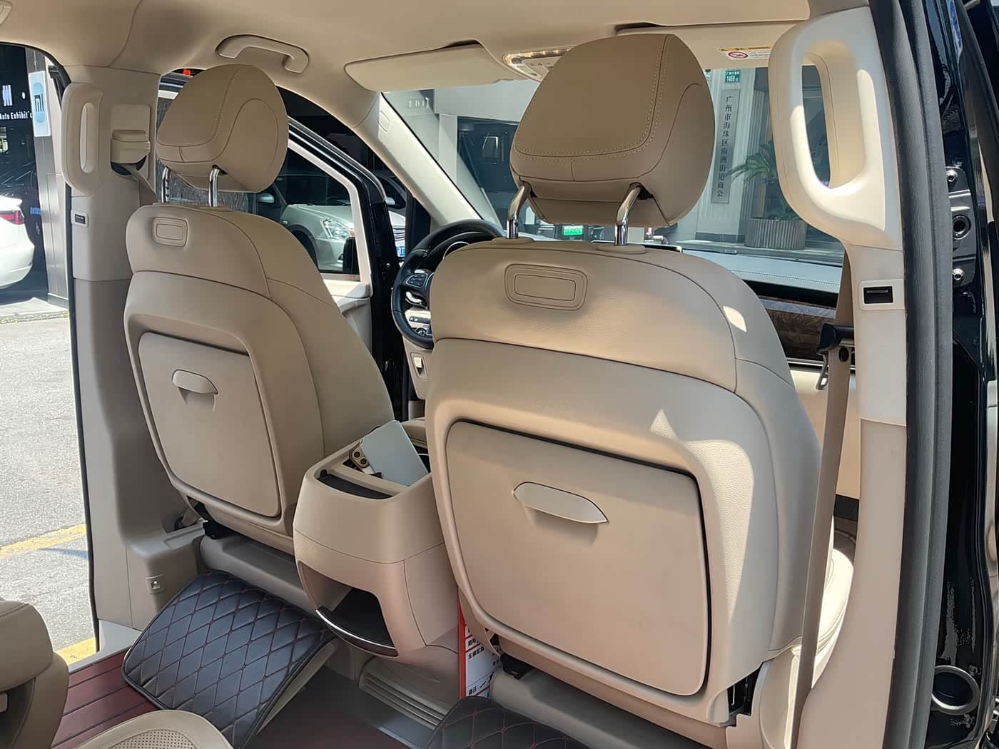 Mercedes-Benz V-Class 2019 — Фото 16/19