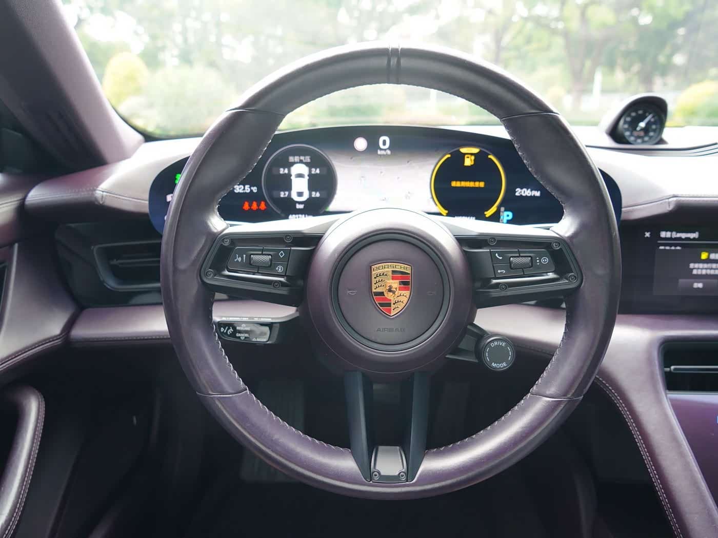 Porsche Taycan 2021 — Фото 11/19