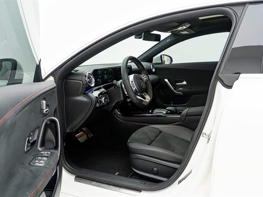 Mercedes-Benz CLA 2022 — Фото 16/20