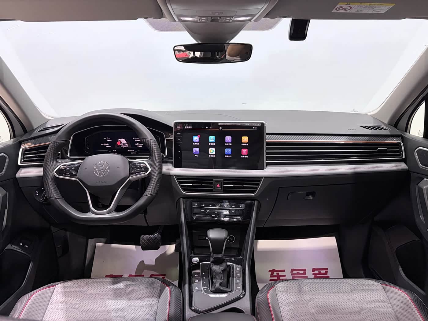 Volkswagen Tiguan L PHEV 2023 — Фото 11/20