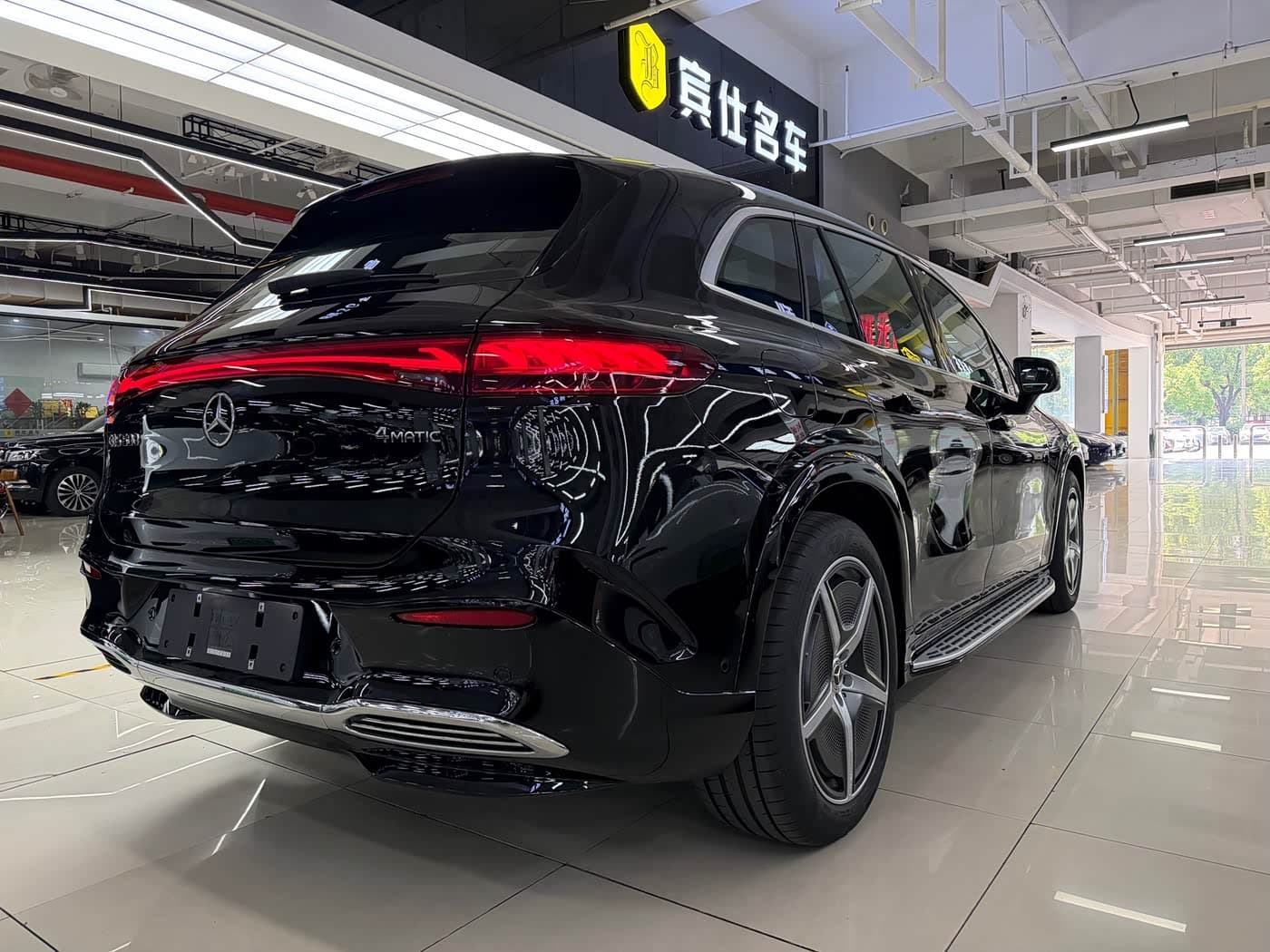 Mercedes-Benz EQS SUV 2026 — Фото 3/9