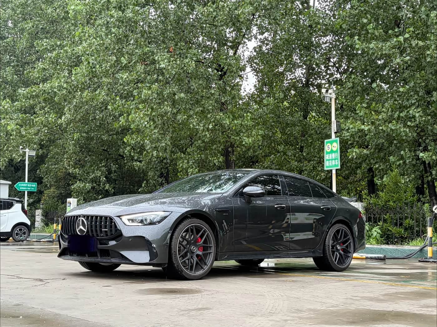 Mercedes-Benz AMG GT 2025 — Фото 1/19