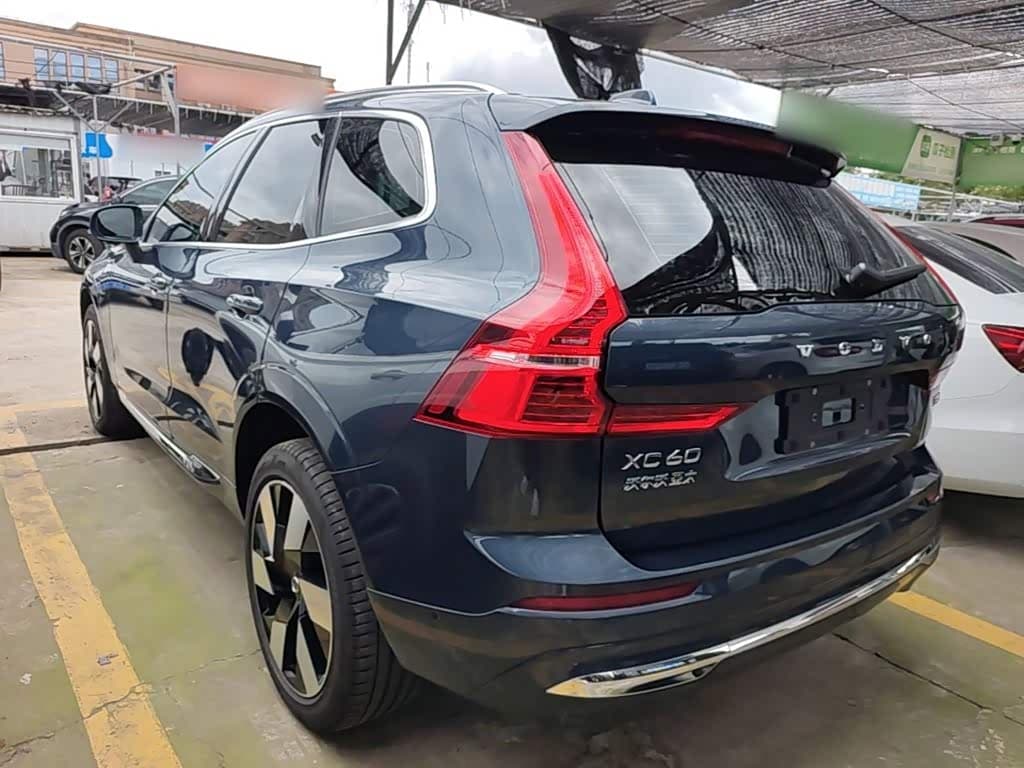 Volvo XC60 Plug-in Hybrid 2024 — Фото 5/20