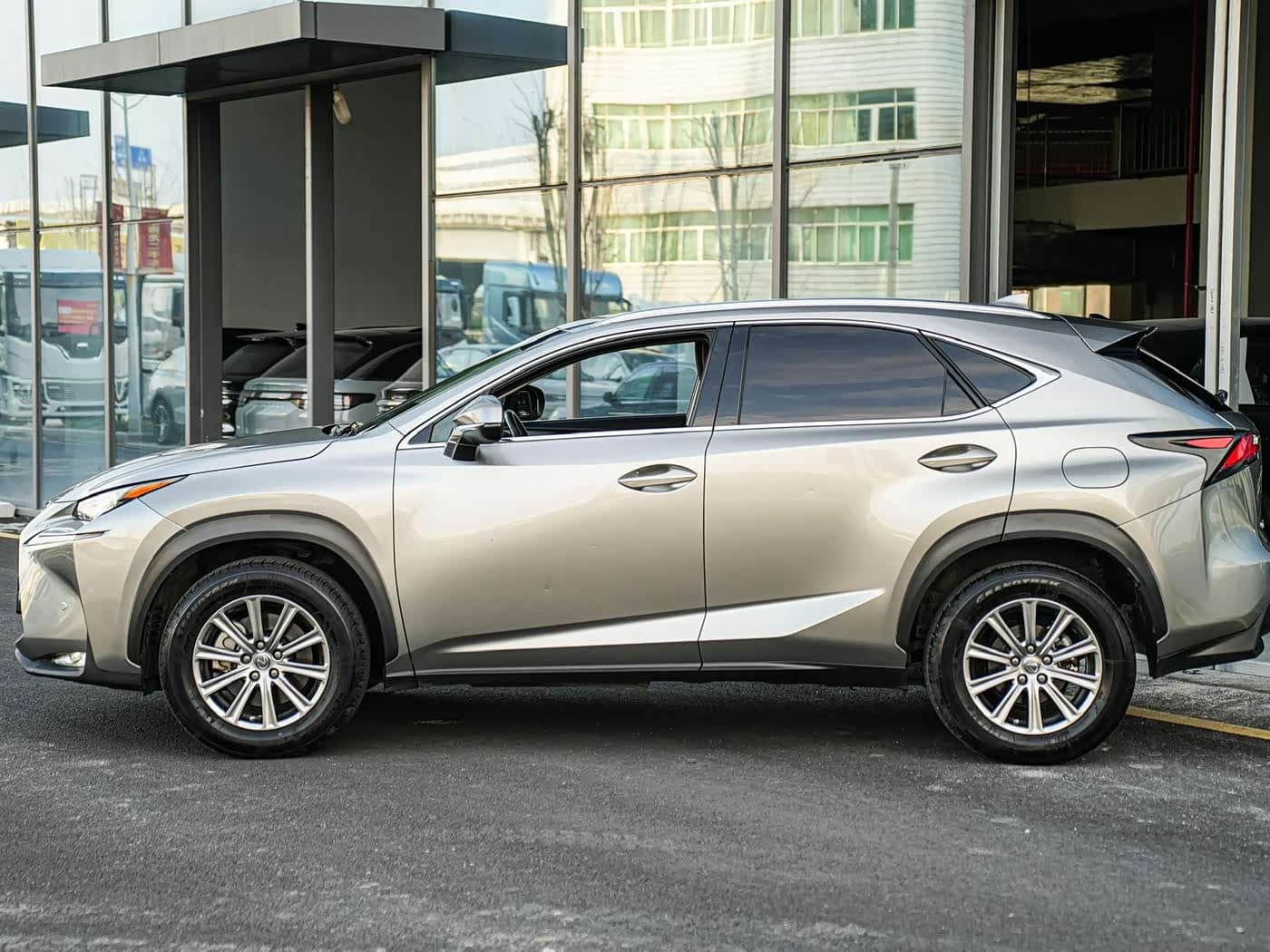 Lexus NX 2016 — Фото 7/20