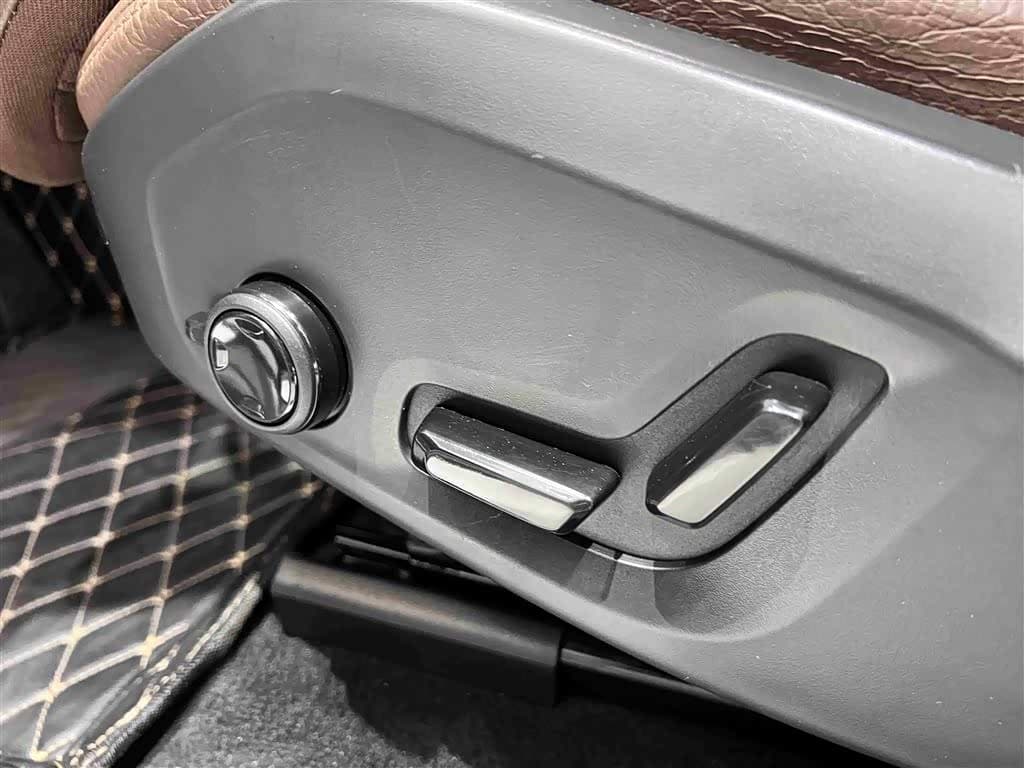 Volvo XC60 Plug-in Hybrid 2023 — Фото 18/20