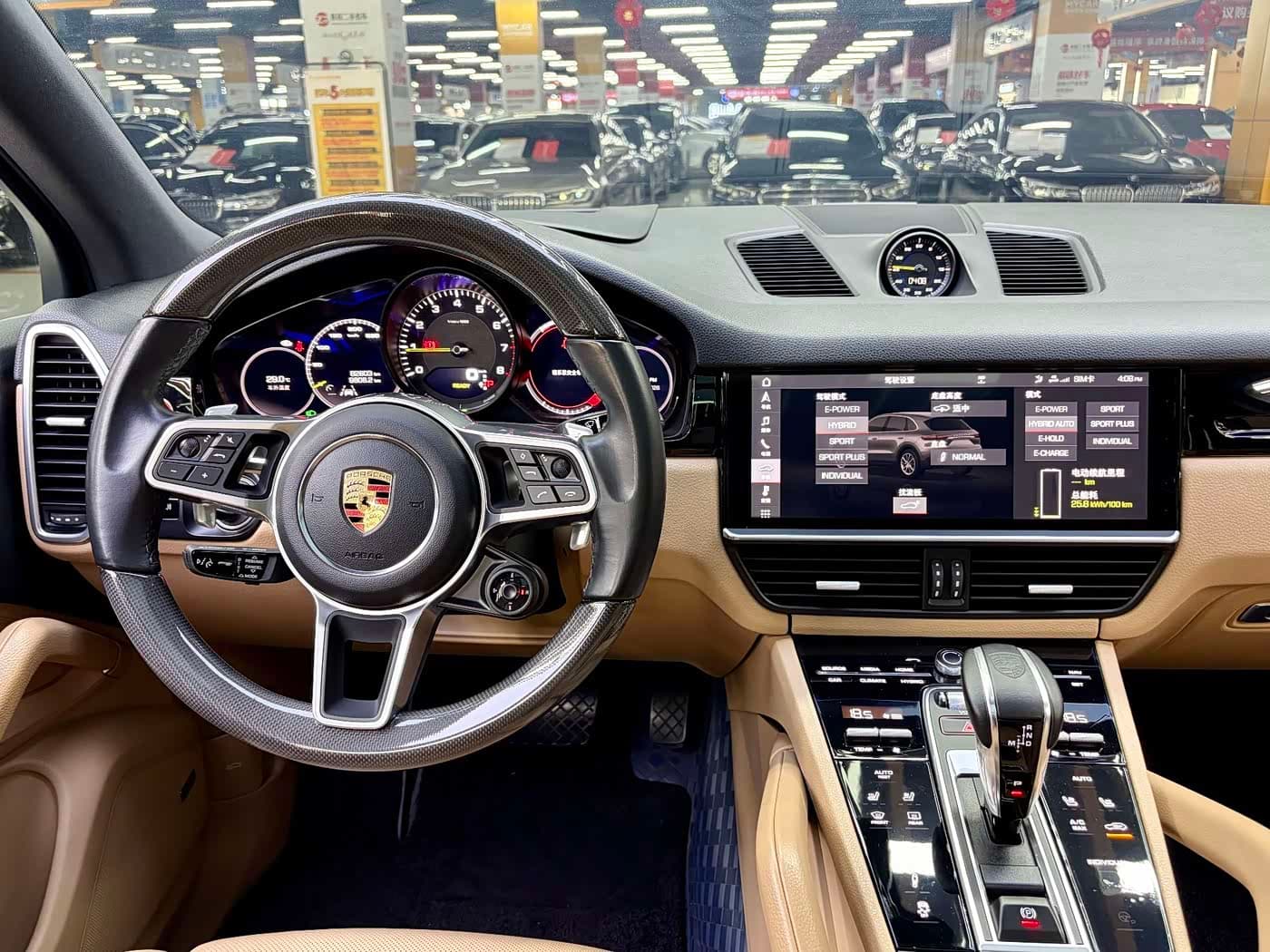 Porsche Cayenne New Energy 2019 — Фото 9/20