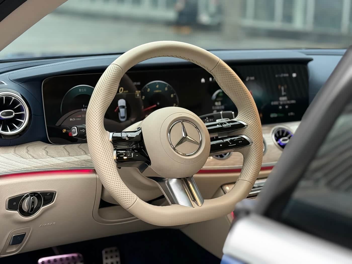 Mercedes-Benz E-Class 2023 — Фото 13/18