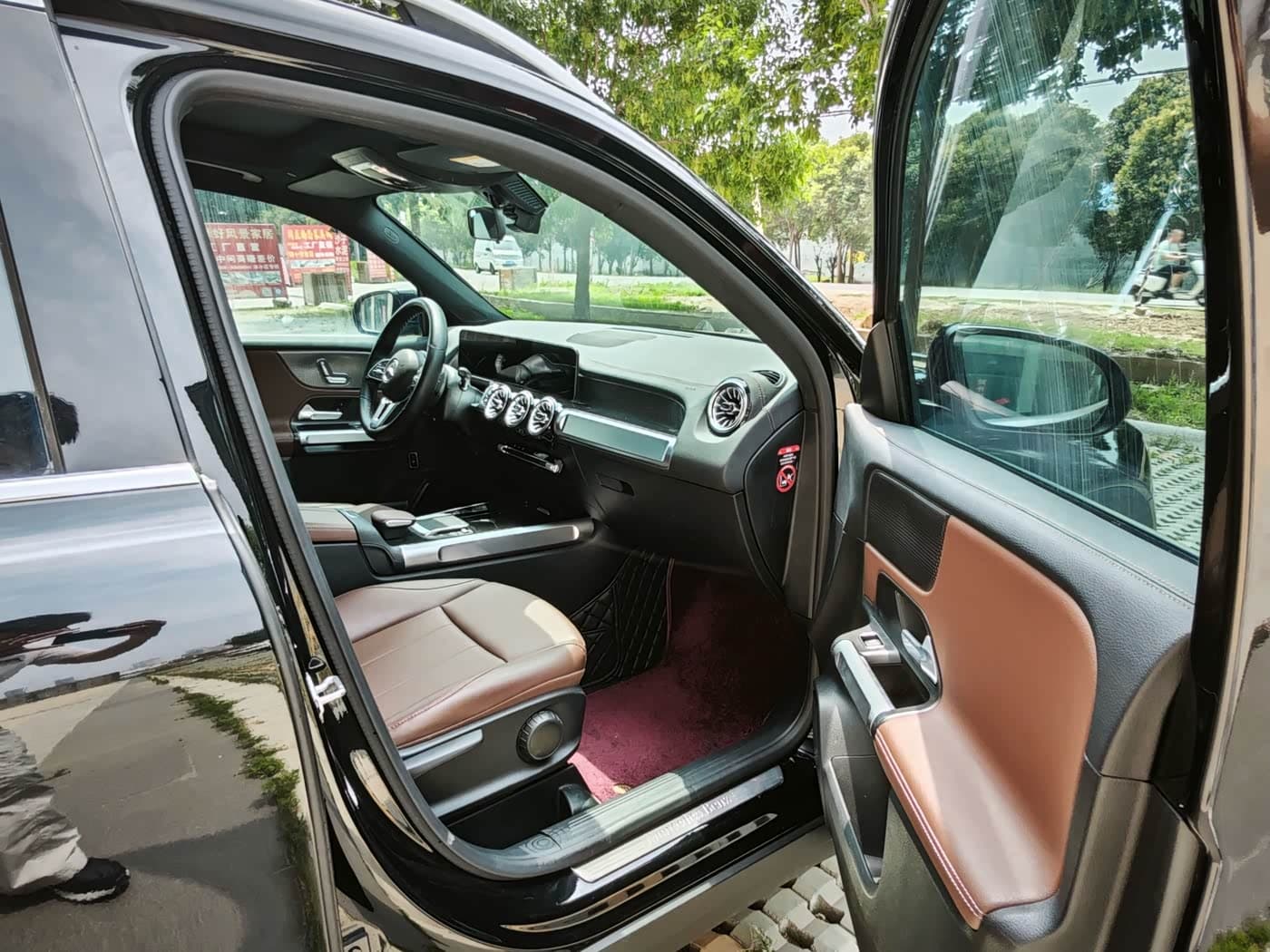 Mercedes-Benz GLB 2023 — Фото 11/11