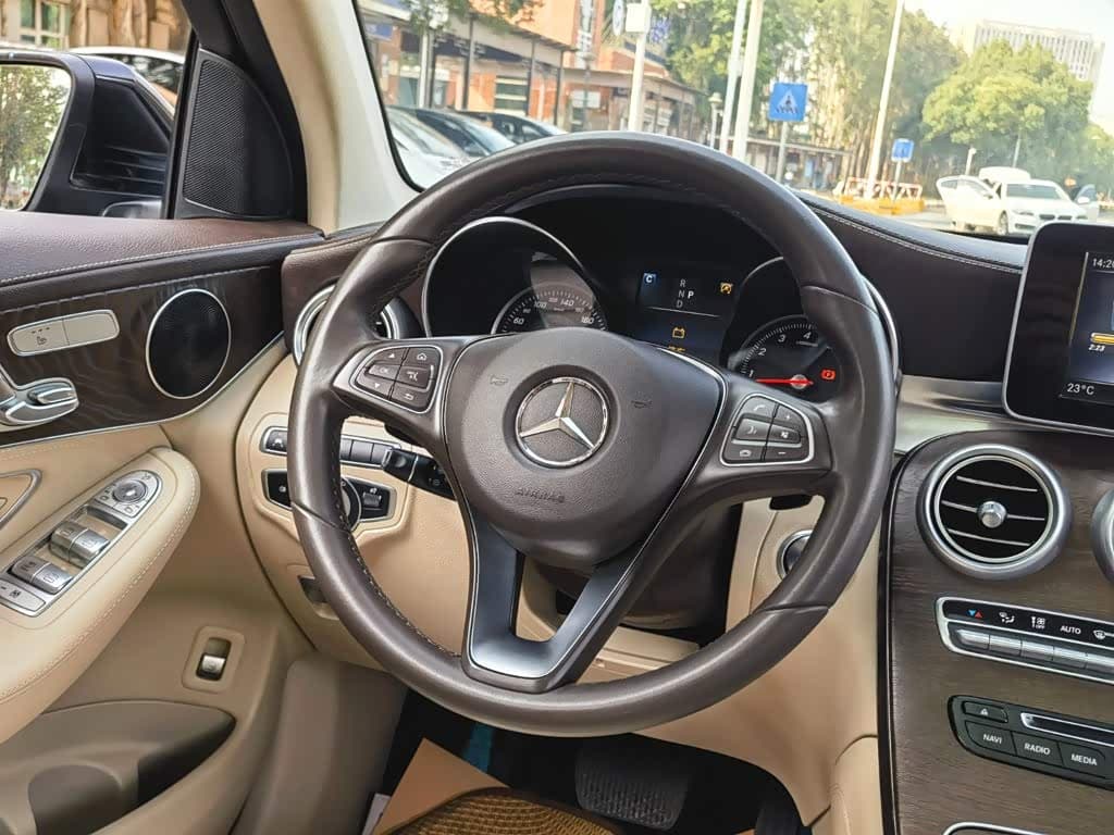 Mercedes-Benz GLC 2018 — Фото 12/20