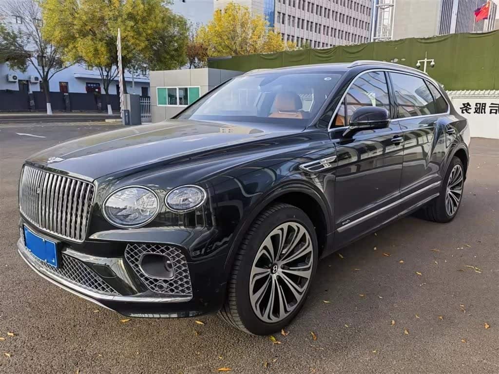 Bentley Bentayga 2023 — Фото 1/5