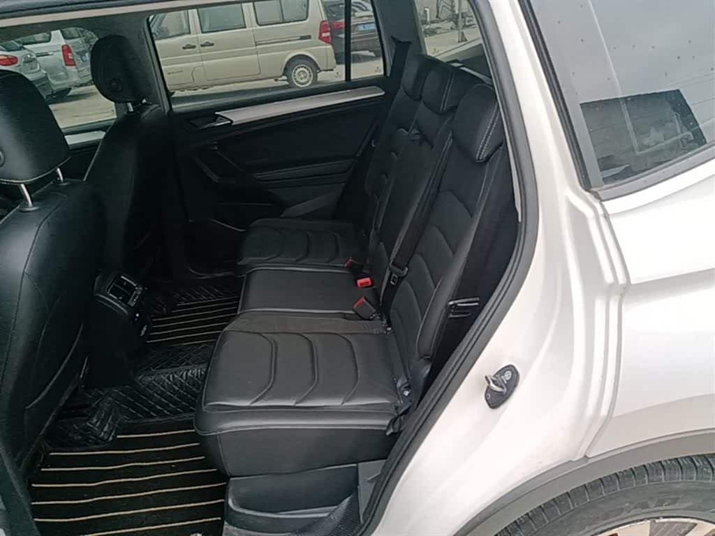 Volkswagen Tiguan L PHEV 2021 — Фото 17/20