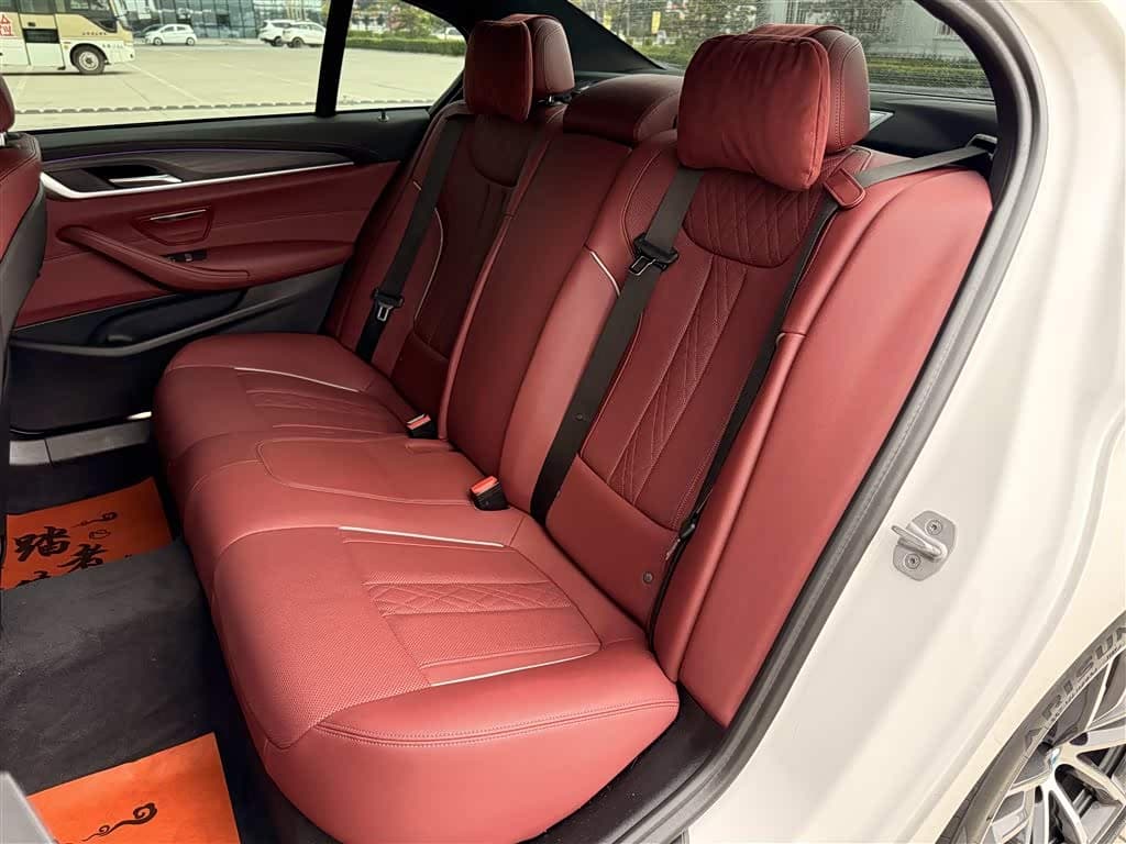 BMW 5 Series New Energy 2021 — Фото 12/20
