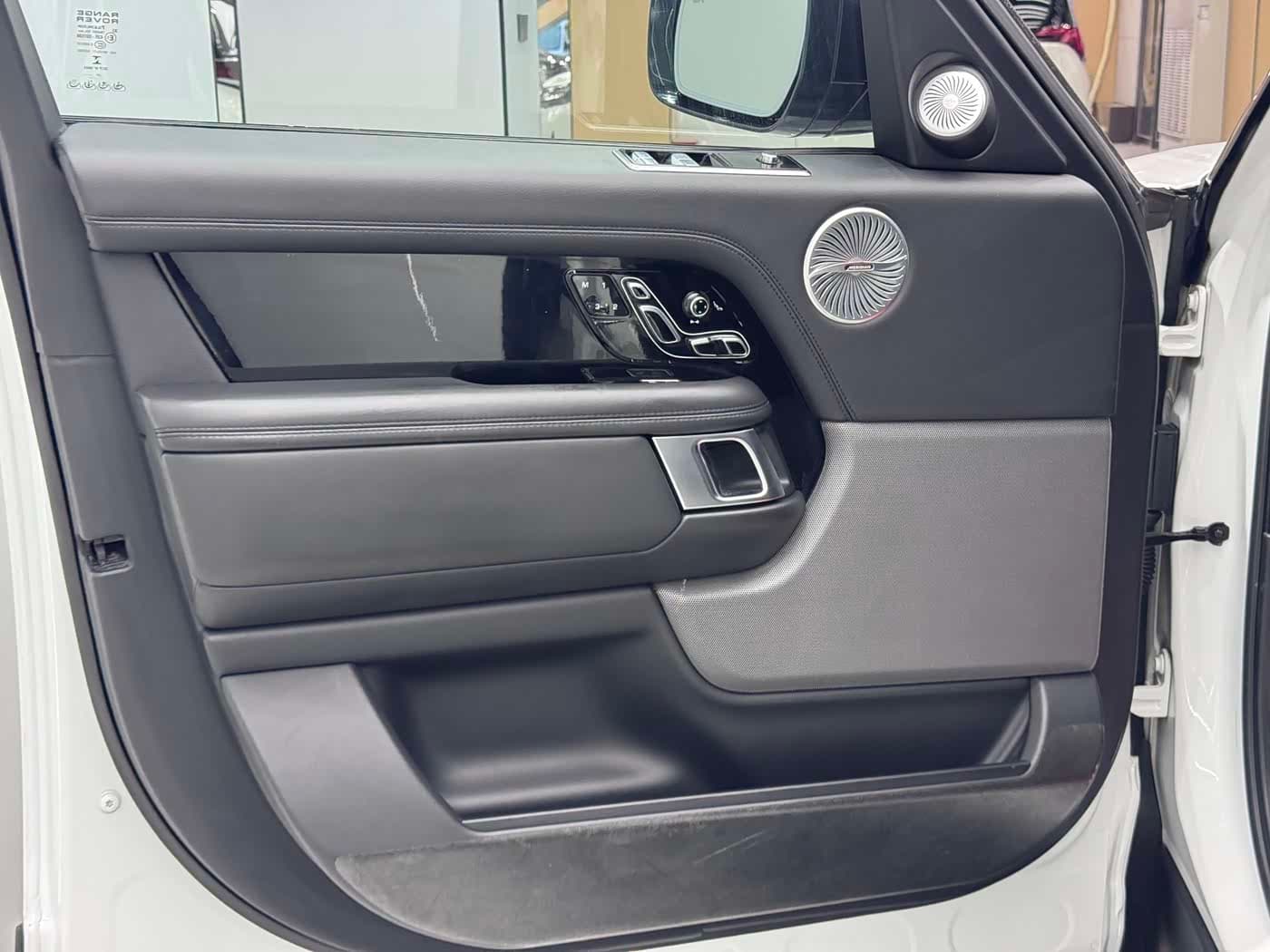 Land Rover Range Rover 2018 — Фото 17/20