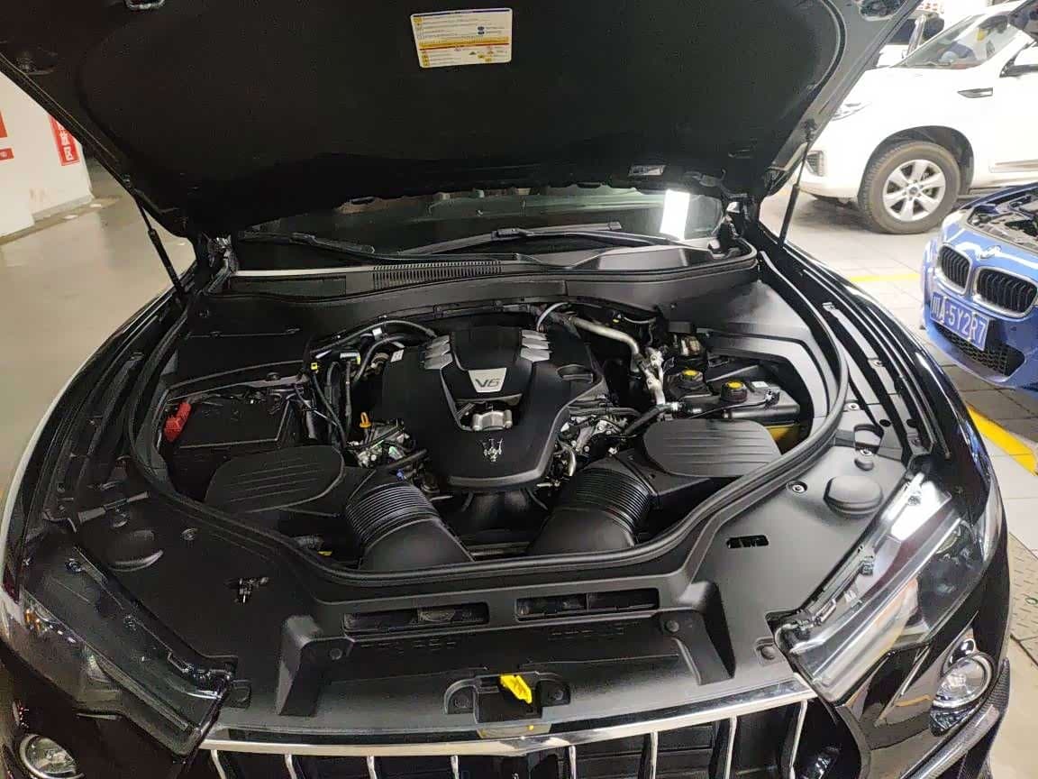 Maserati Levante 2017 — Фото 9/10