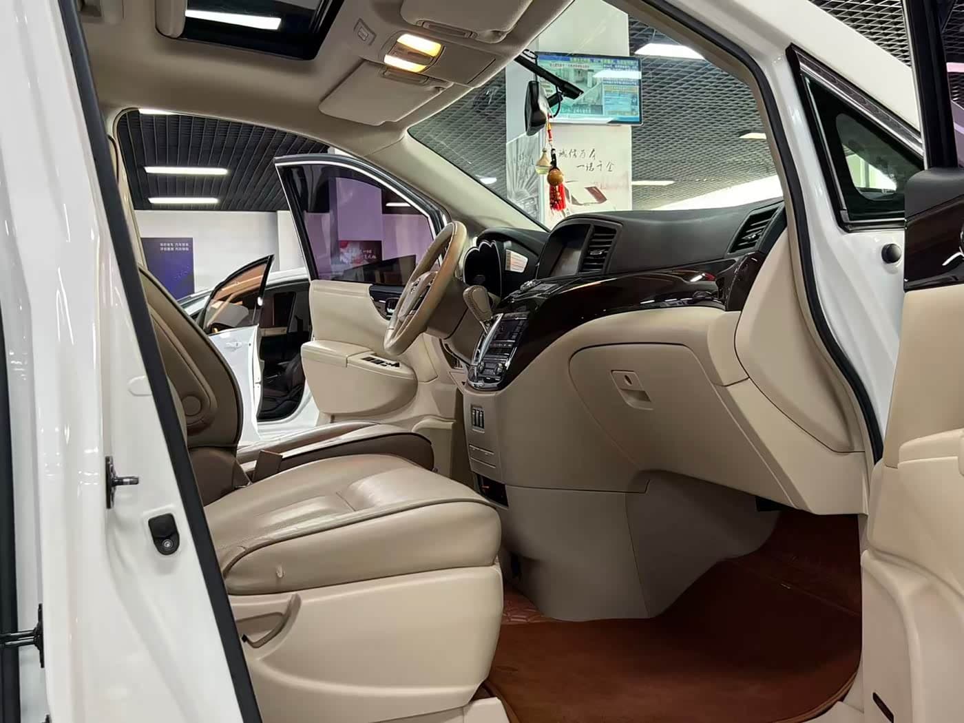 Nissan Quest 2017 — Фото 14/18