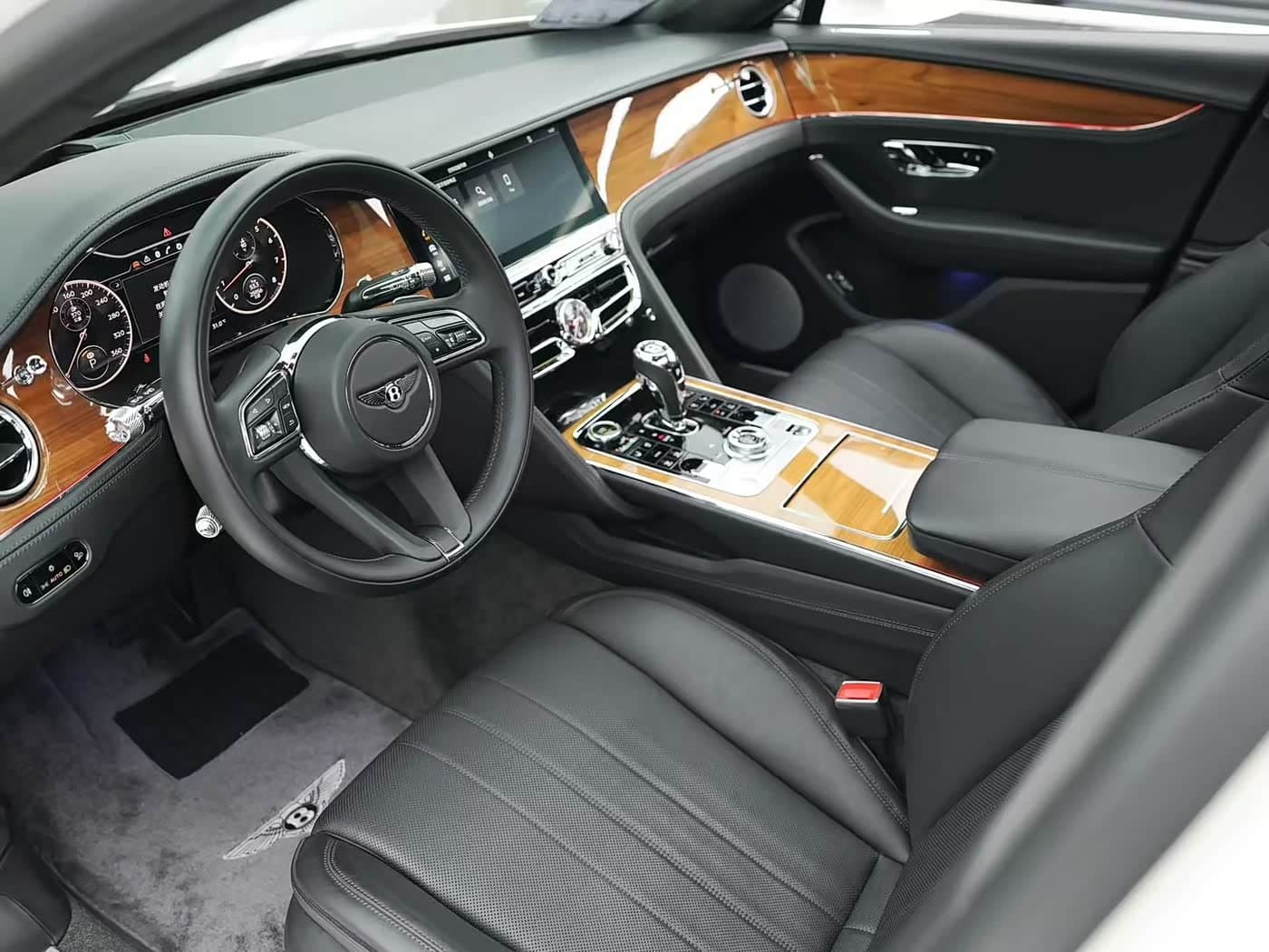 Bentley Flying Spur 2021 — Фото 4/9