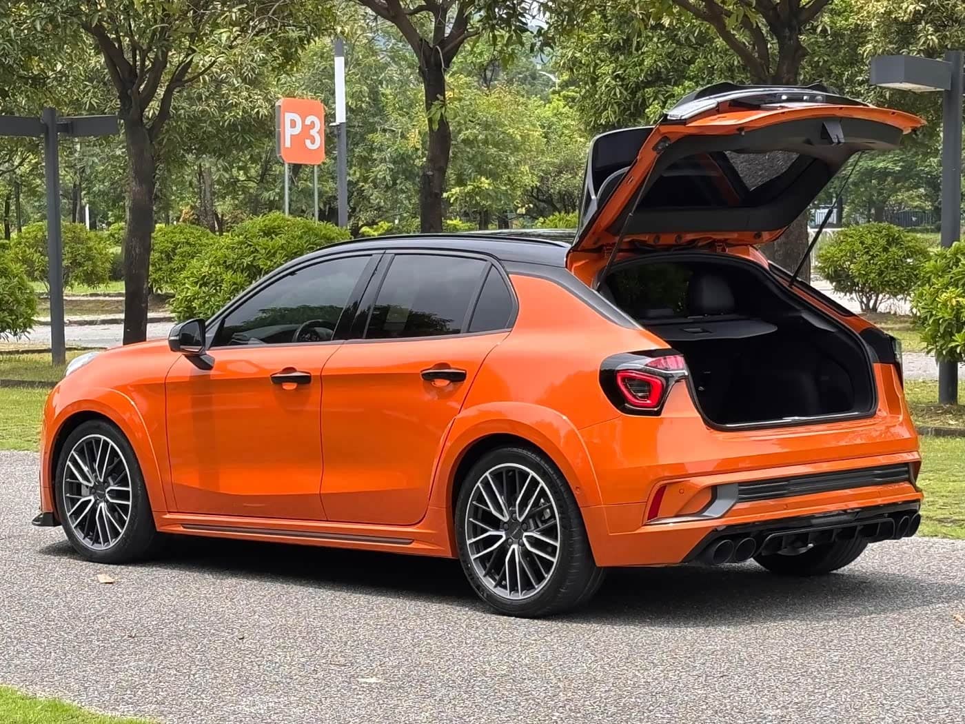 Lynk & Co 02 Hatchback 2021 — Фото 11/20
