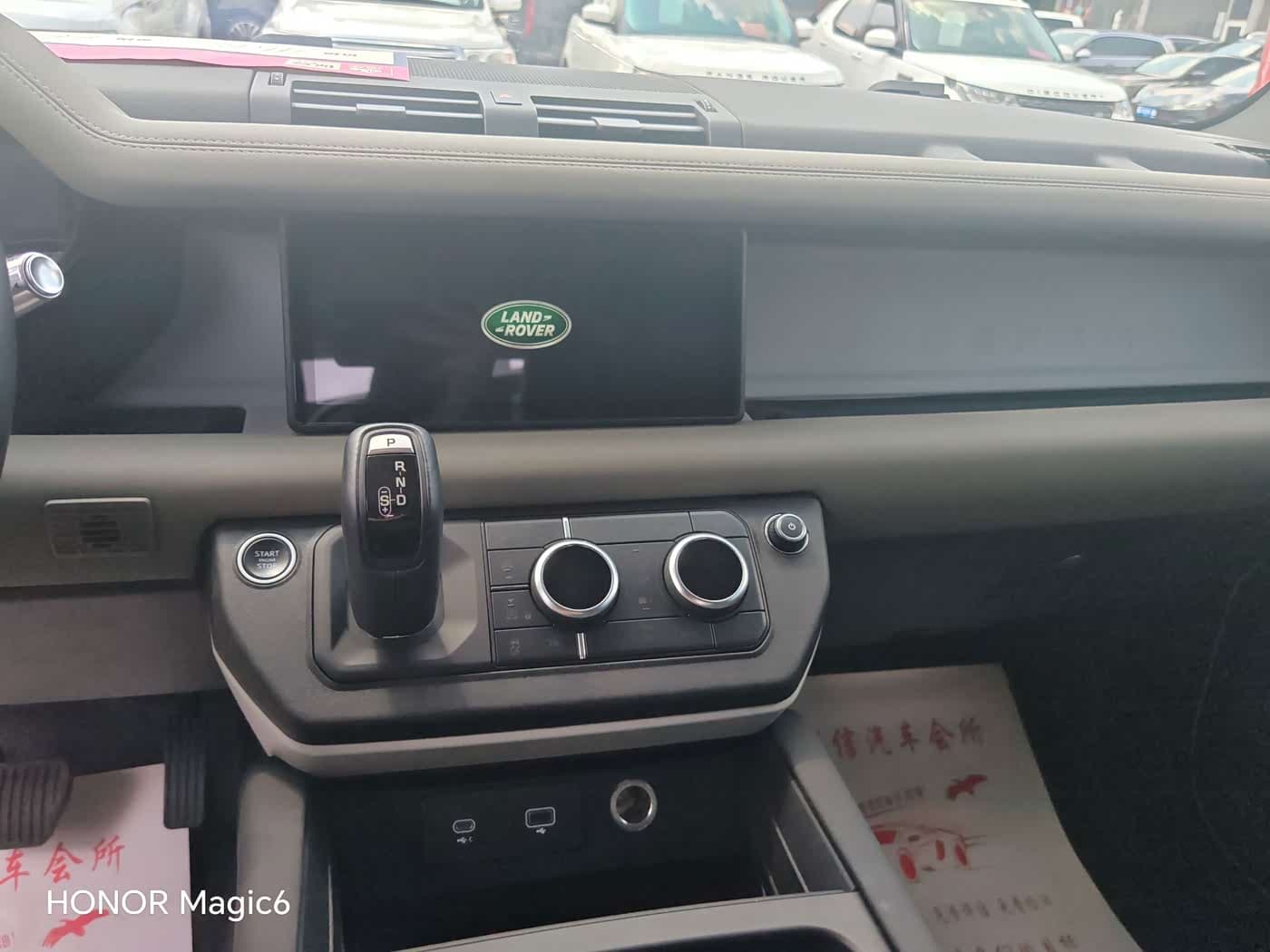 Land Rover Defender 2021 — Фото 15/20