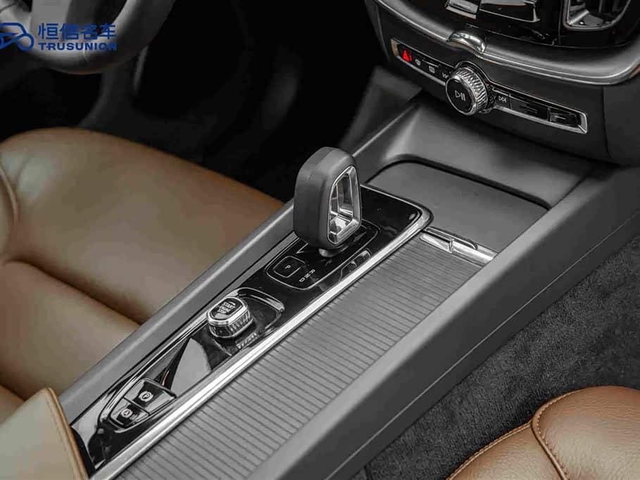 Volvo XC60 2024 — Фото 19/20