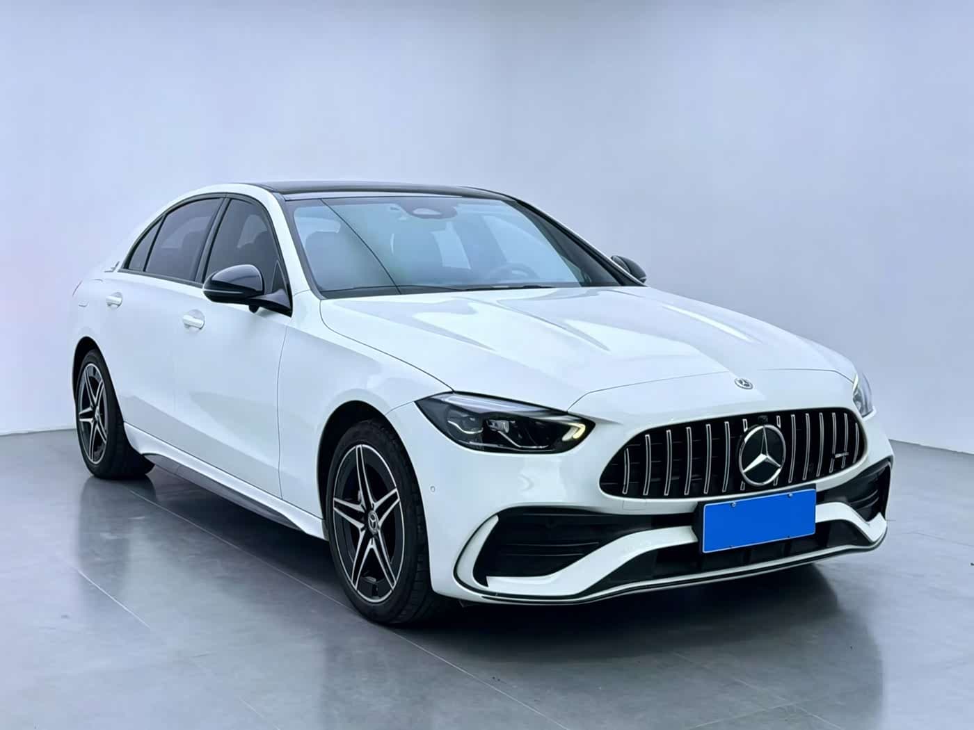 Mercedes-Benz C-Class 2023 — Фото 3/9