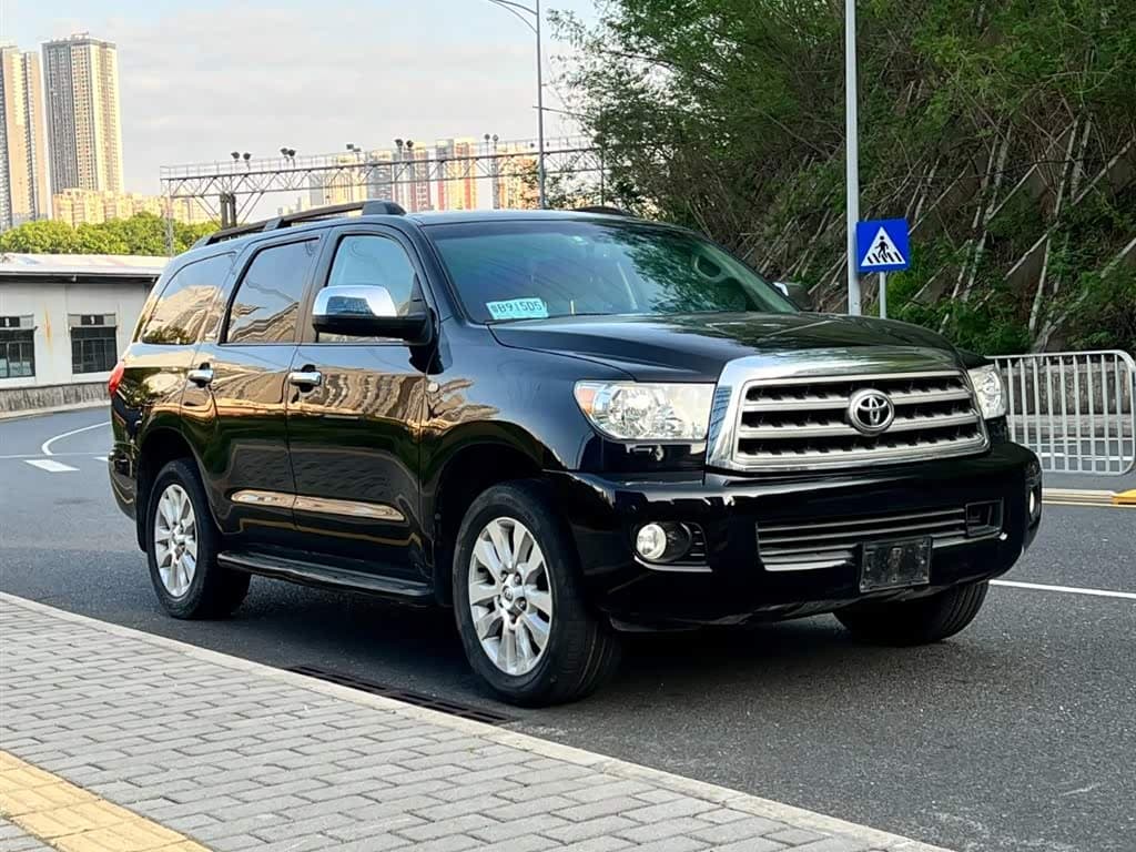 Toyota Sequoia 2014 — Фото 3/16