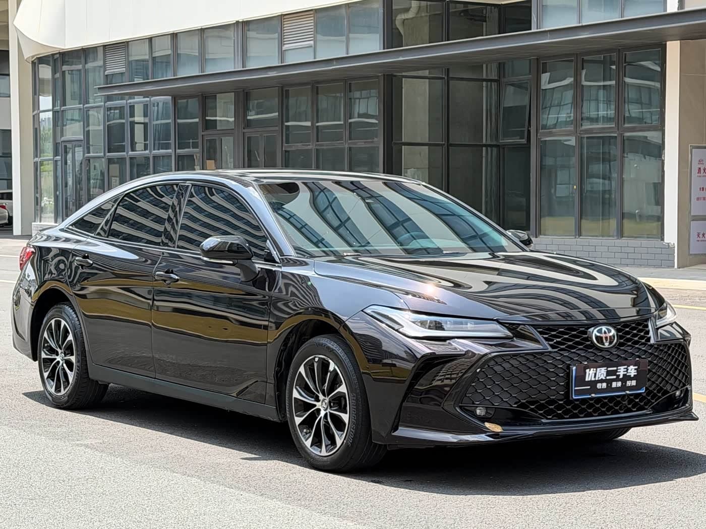 Toyota Avalon 2023 — Фото 3/9