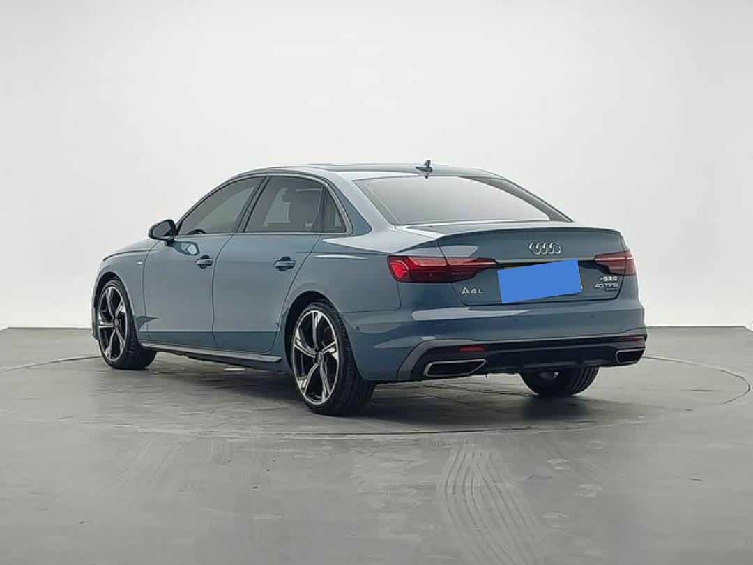 Audi A4L 2022 — Фото 2/8