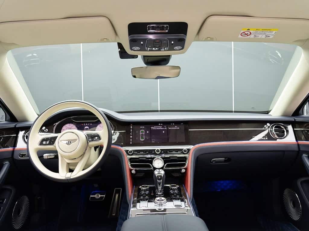 Bentley Flying Spur 2023 — Фото 19/20