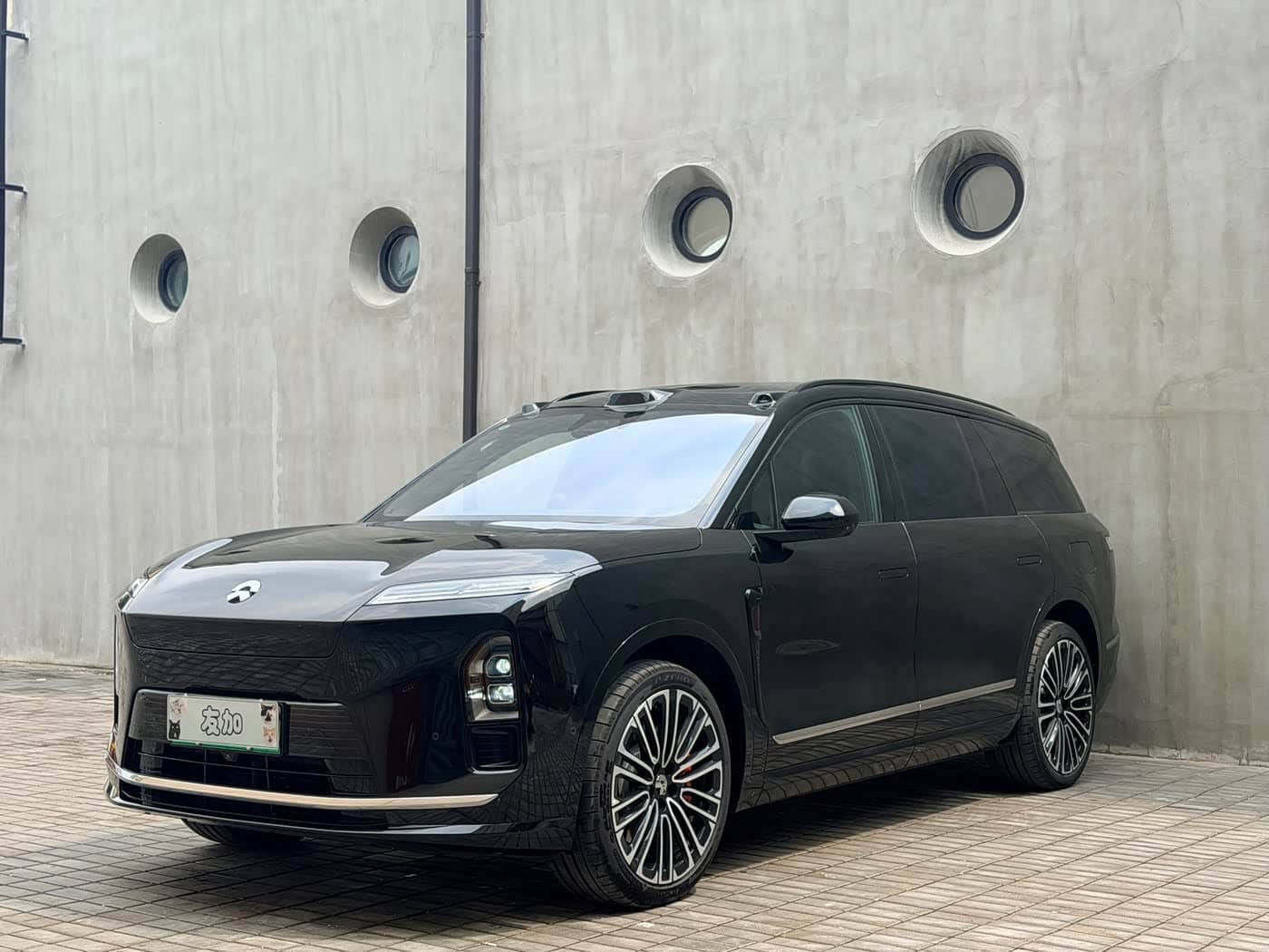 NIO ES8, 2025