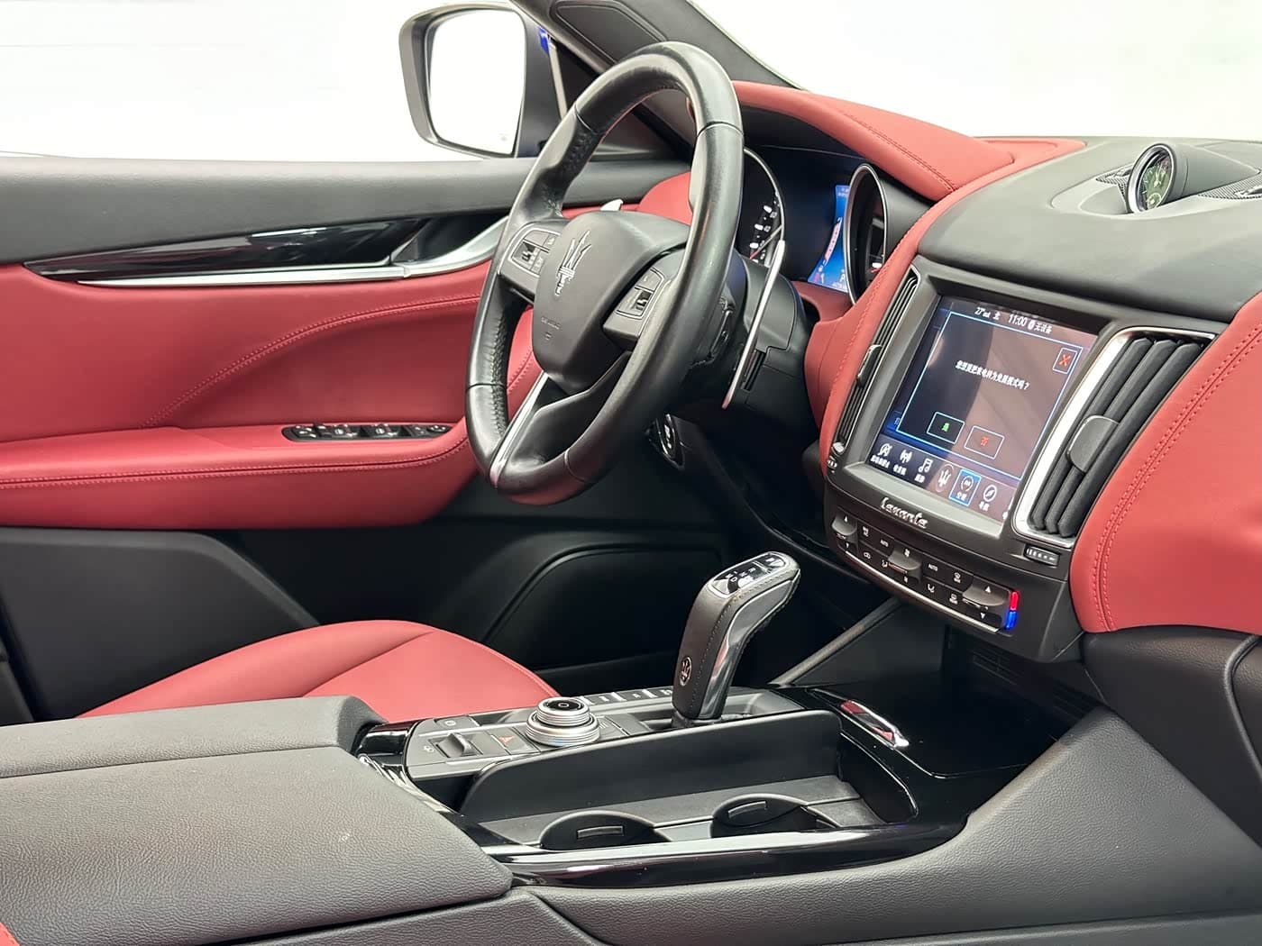 Maserati Levante 2020 — Фото 14/15