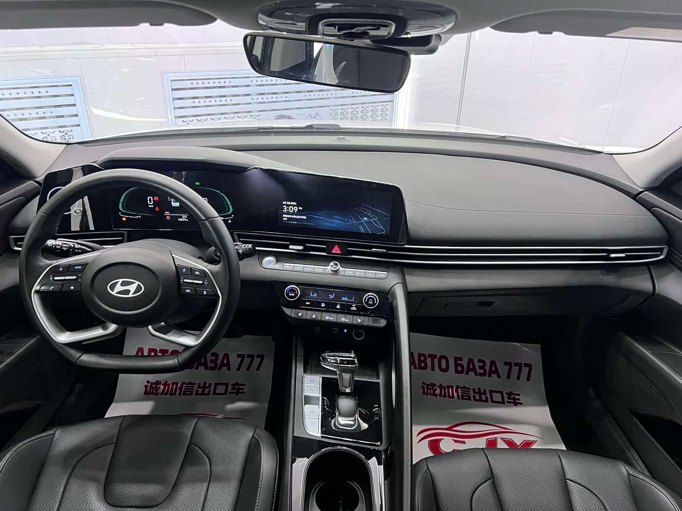 Hyundai Elantra 2023 — Фото 18/20