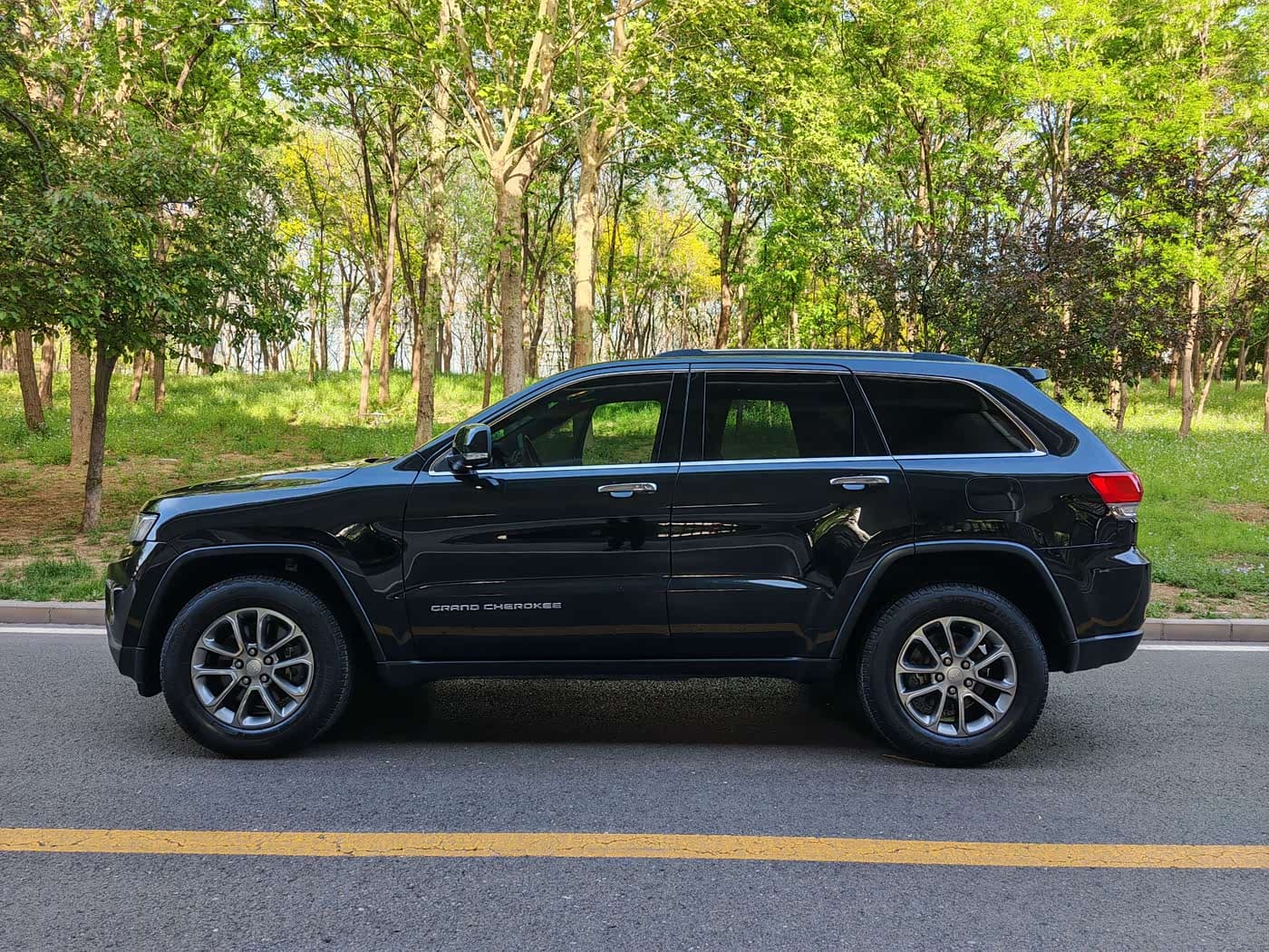 Jeep Grand Cherokee 2017 — Фото 11/14