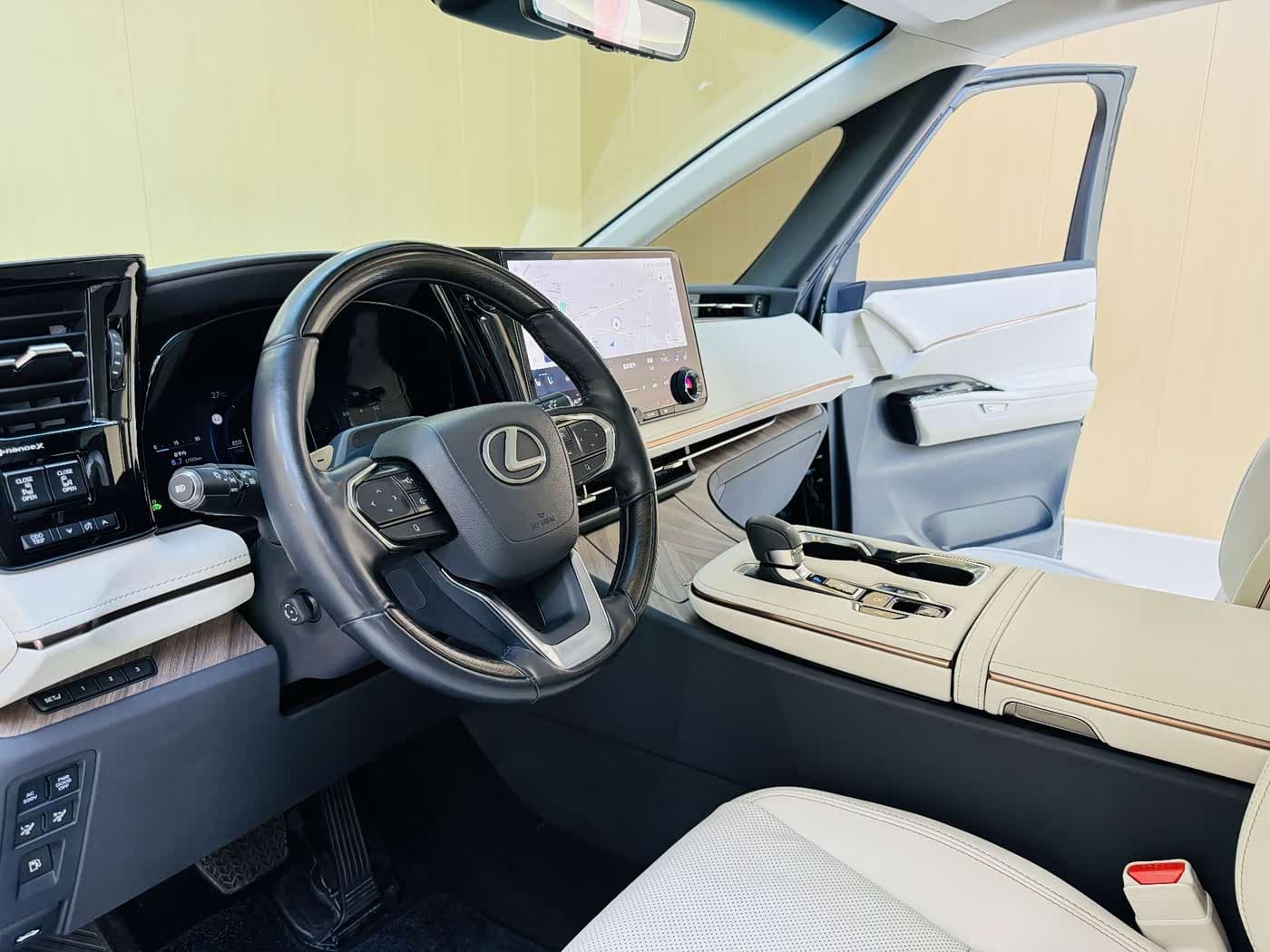 Lexus LM 2023 — Фото 4/13