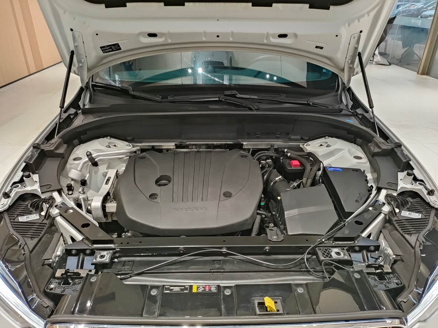 Volvo XC60 2022 — Фото 14/15