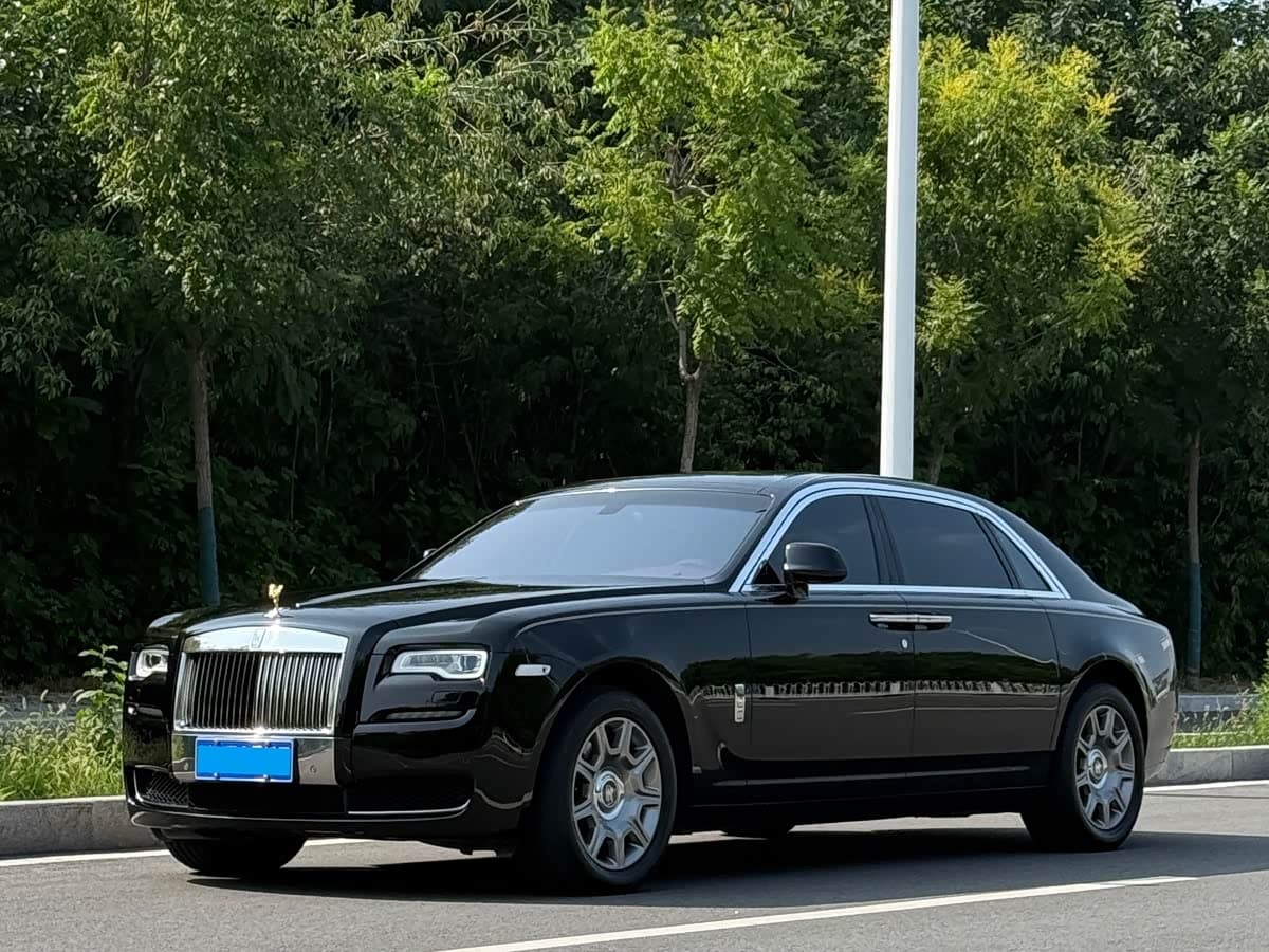 Rolls-Royce Ghost 2017 — Фото 1/10