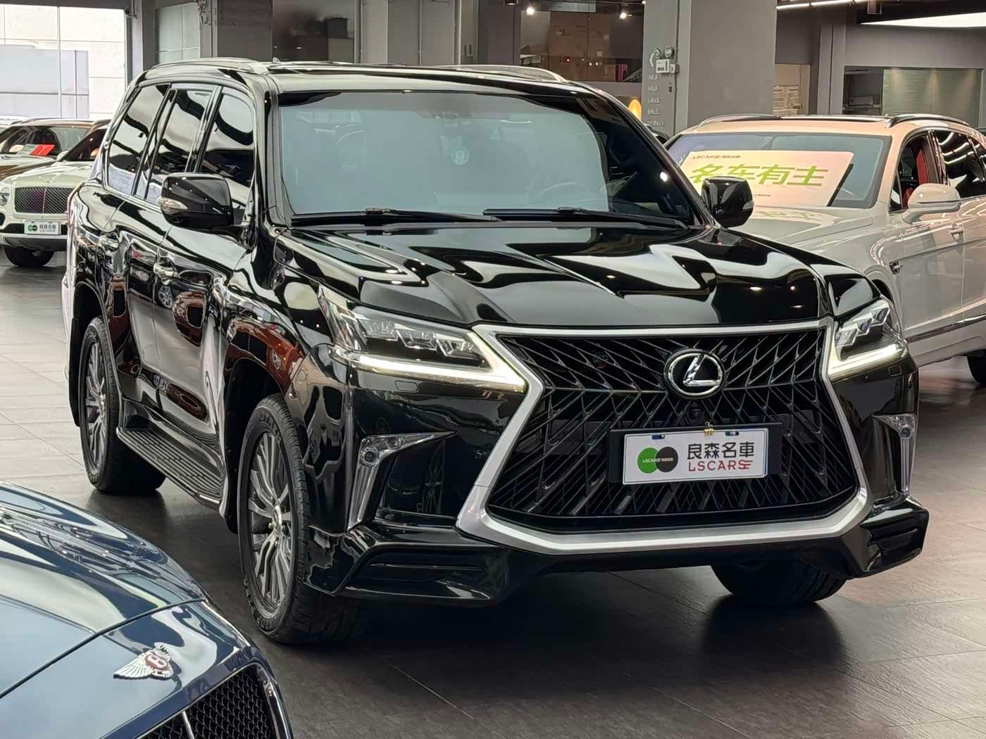 Lexus LX 2019 — Фото 3/17