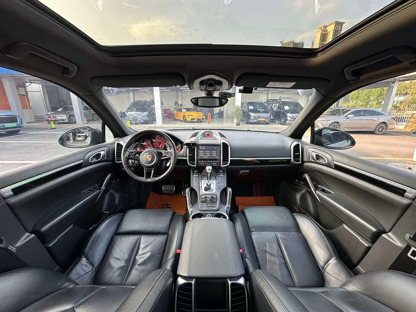 Porsche Cayenne 2015 — Фото 16/20