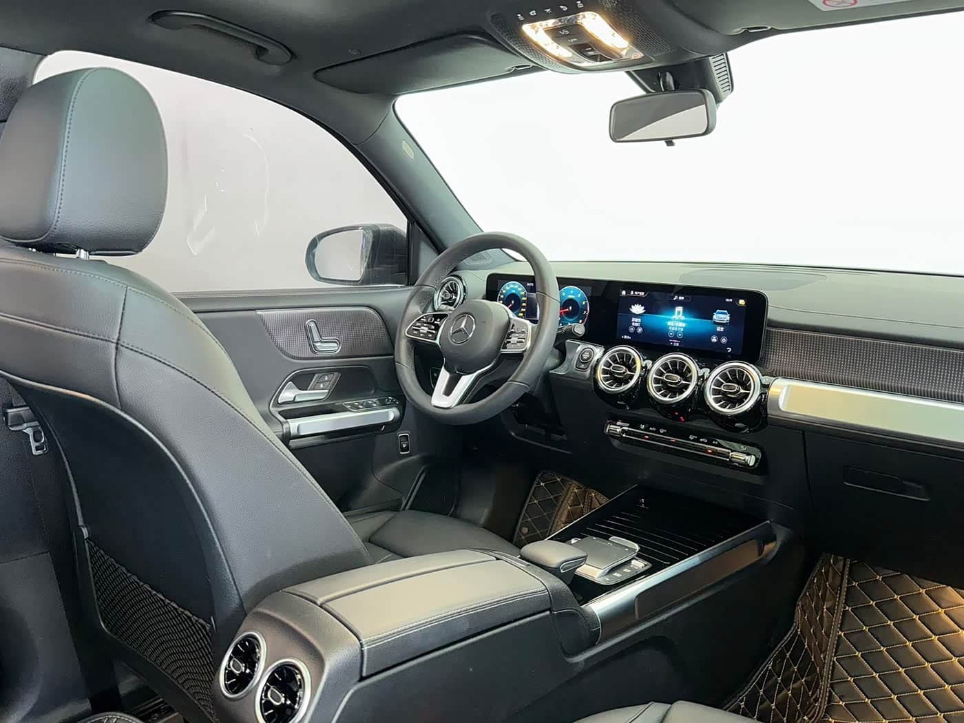 Mercedes-Benz GLB 2021 — Фото 17/18