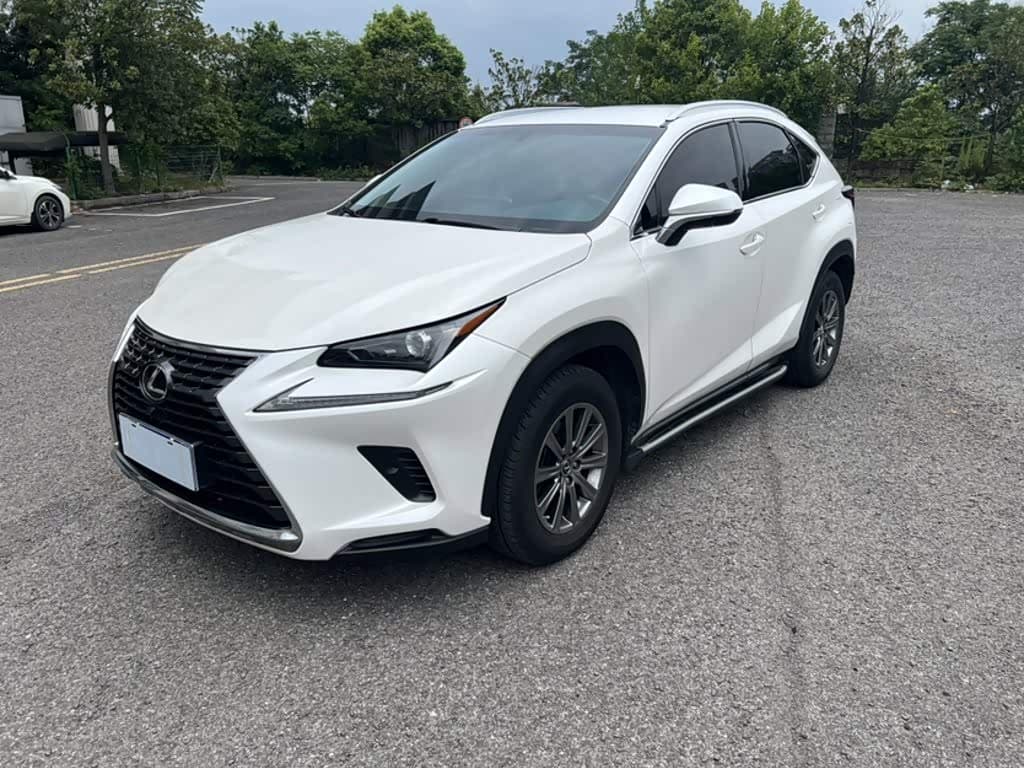 Lexus NX 2018 — Фото 1/12