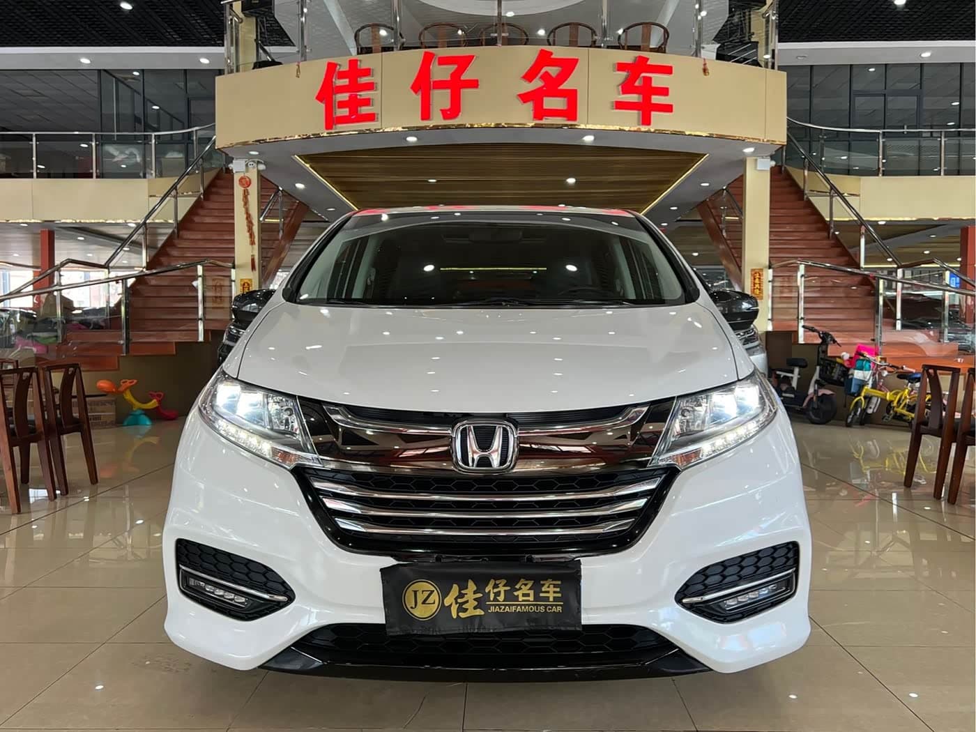 Honda Odyssey 2018 — Фото 2/14