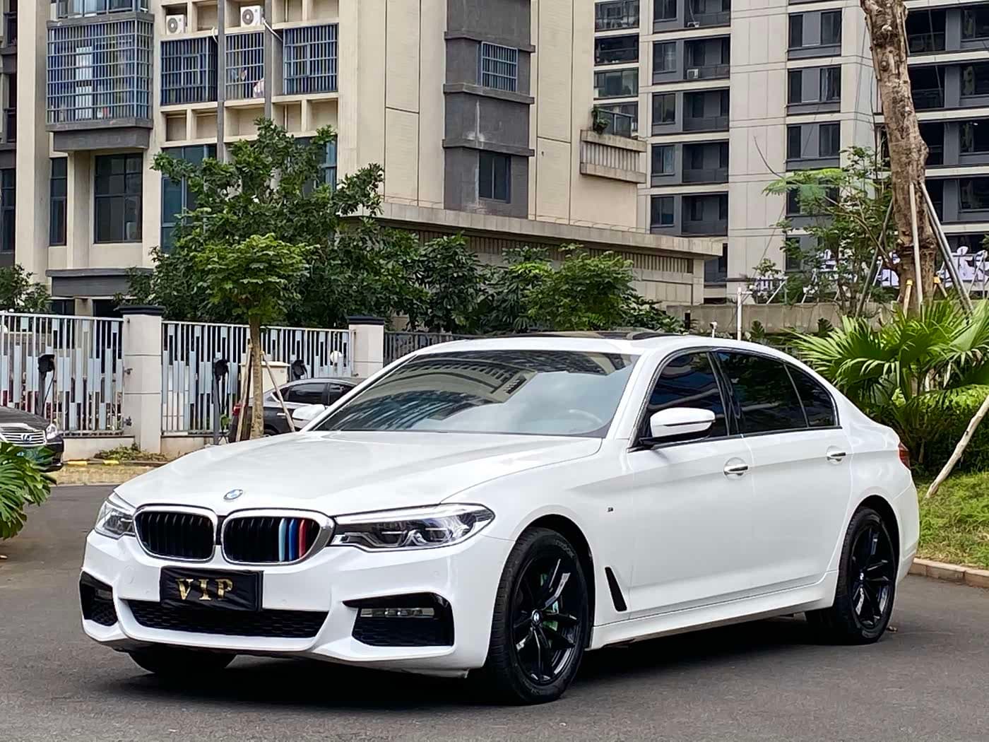 BMW 5 Series 2018 — Фото 1/18
