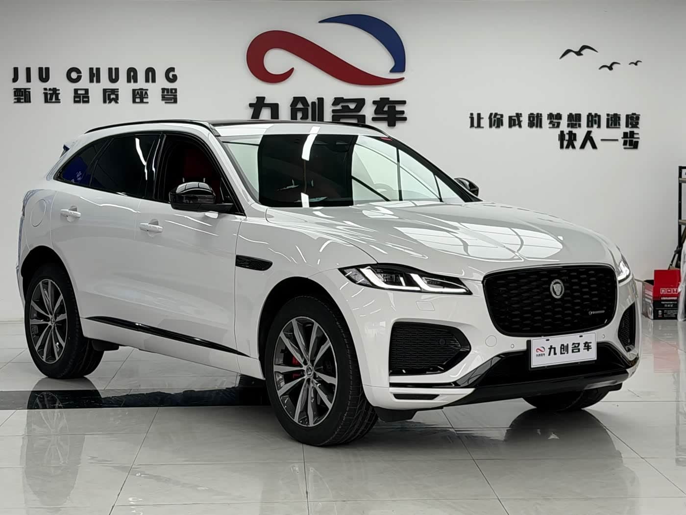 Jaguar F-PACE 2024 — Фото 13/14