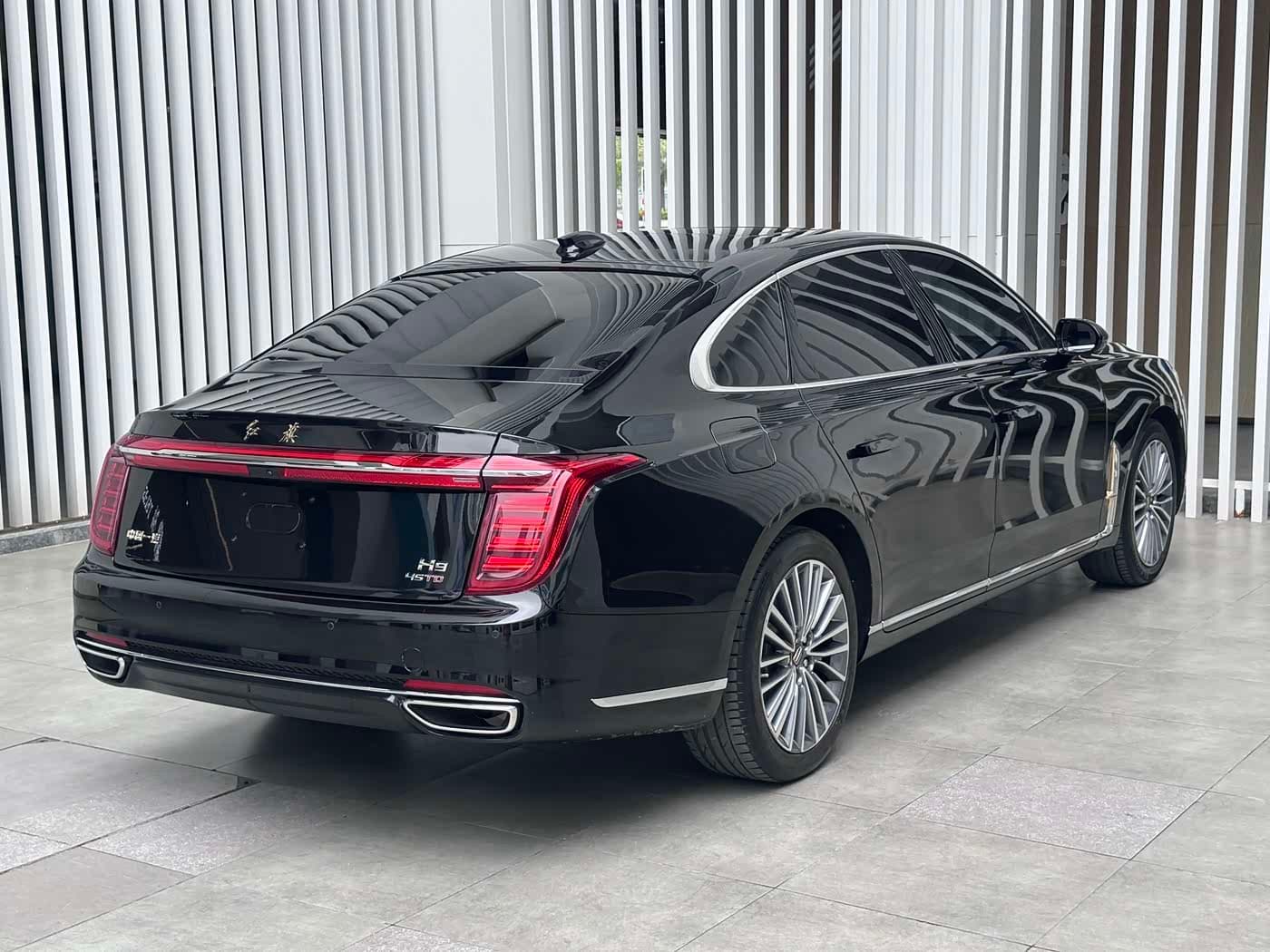 Hongqi H9 2023 — Фото 9/10