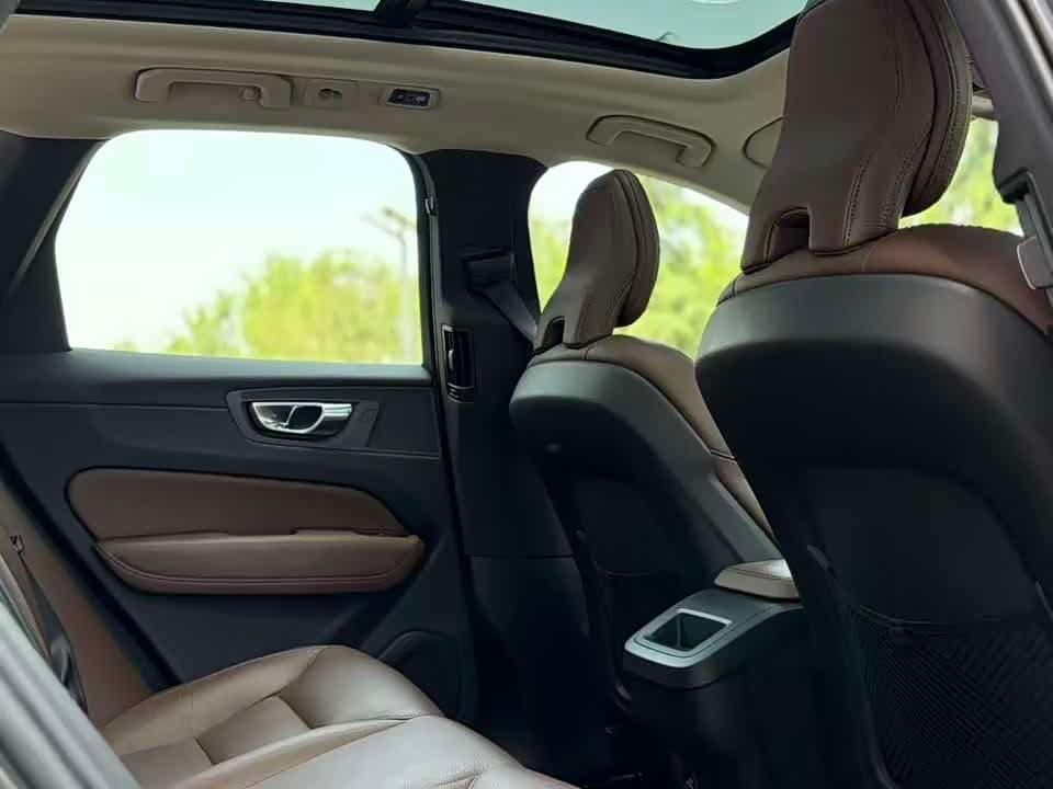 Volvo XC60 2020 — Фото 13/20
