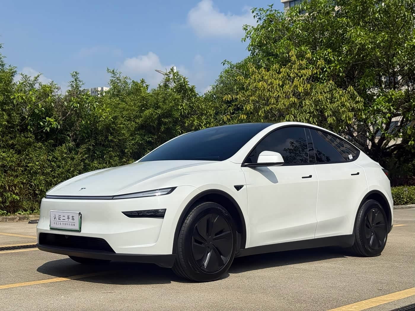 Tesla Model Y, 2026
