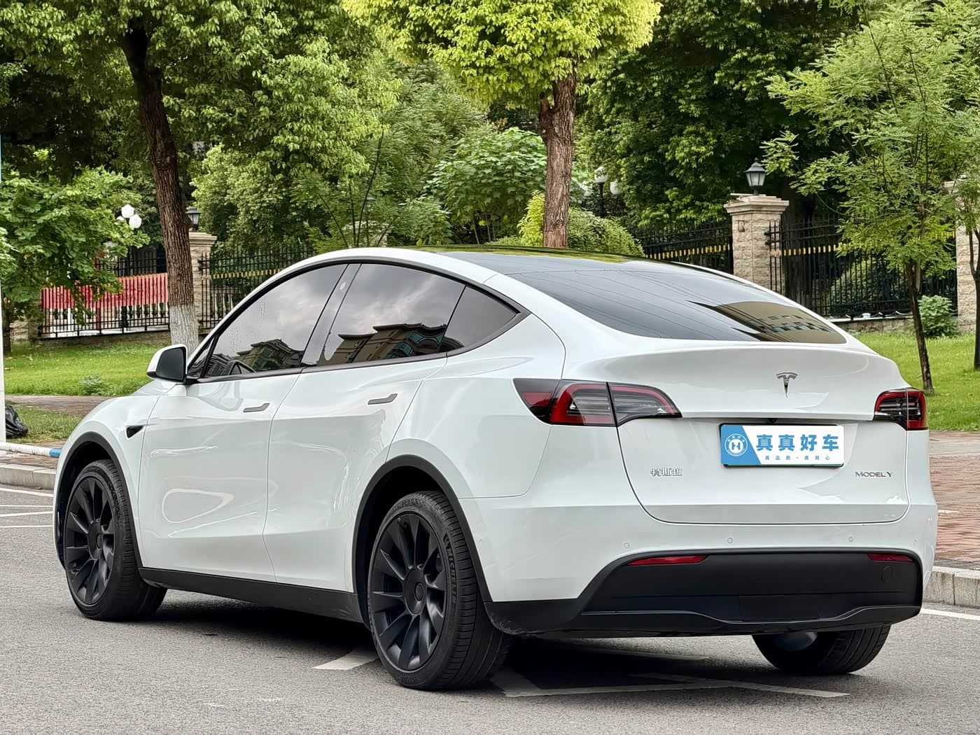 Tesla Model Y 2024 — Фото 6/11