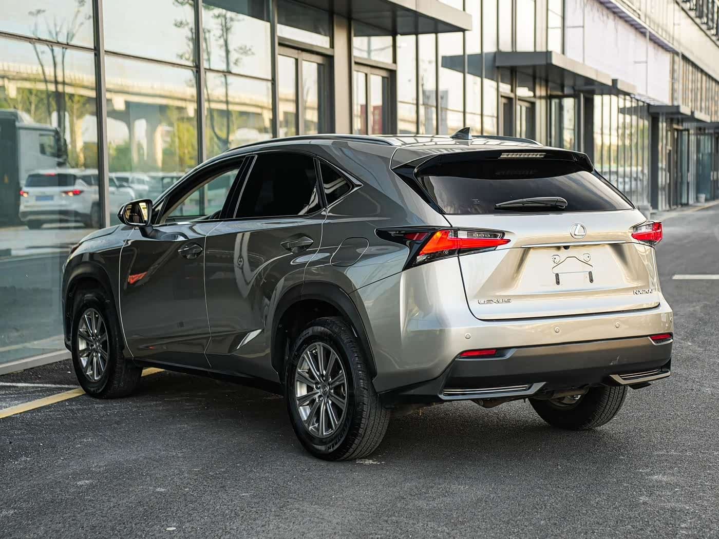 Lexus NX 2016 — Фото 6/20