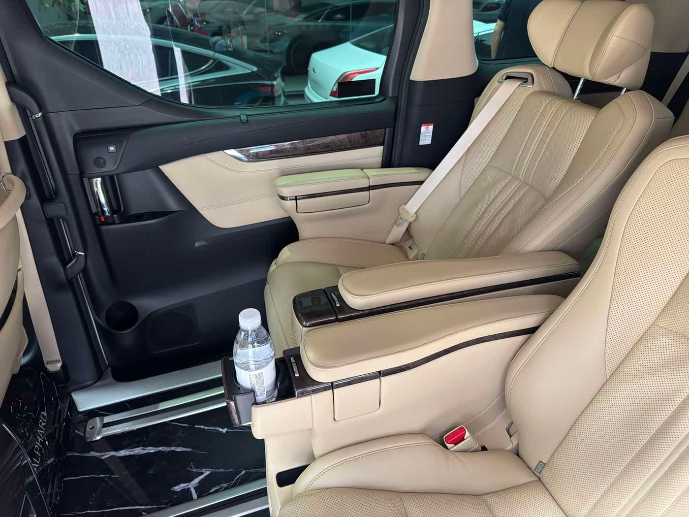 Toyota Alphard 2021 — Фото 12/17
