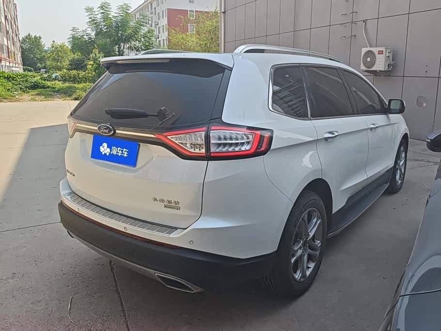 Ford Edge 2019 — Фото 3/16