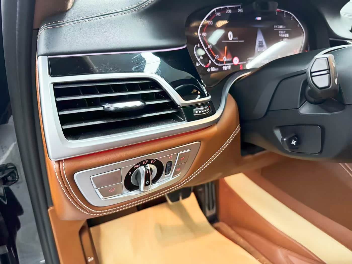BMW 7 Series 2023 — Фото 10/20